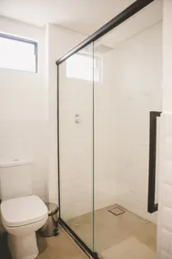Wanderlust Hostel - Bathroom