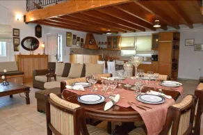 Dimeon Villa - Restauration dans la chambre