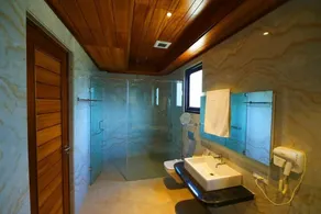 Sandyy Wavess Beach Resort - Bathroom