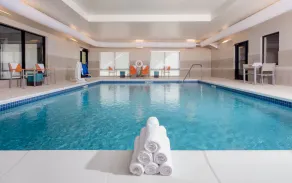 Holiday Inn Express East Peoria - Riverfront by IHG - Piscine