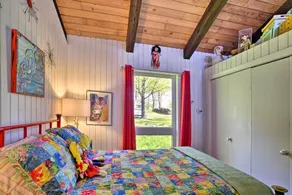 Hilltop Green Lake Home: Dock, Kayaks, Views! - Innenbereich