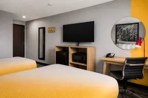 Super 8 by Wyndham Champaign - Chambre