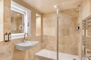 Woodford Bridge Country Club - Bathroom