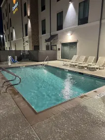 Comfort Suites Near Sam Houston Race Park - Pool
