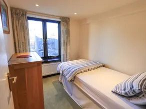 9 Camden Building - Room