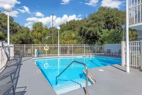 Quality Inn & Suites St Augustine Beach Area - Piscine