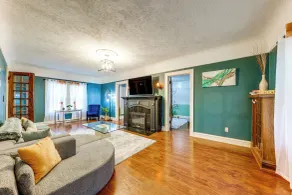 2 Mi to Dtwn: Spacious Apartment in Joliet - Interior