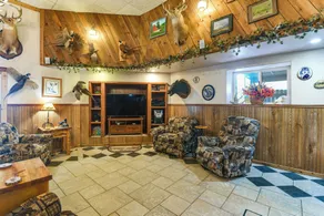 Hot Tub, Fire Pit! Massive Mt Vernon Hunting Lodge - Innenbereich