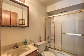 Spacious Kalama Studio w/ Riverfront Deck! - Badrum