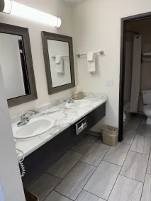 Super 8 by Wyndham Grand Island - Salle de bain