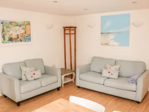 32A, Buxton - Interni