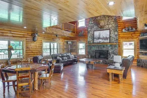 Rustic Retreat in Hickman on 160 Acres w/ Views! - Innvendig