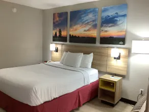 Days Inn by Wyndham Kingdom City - Chambre