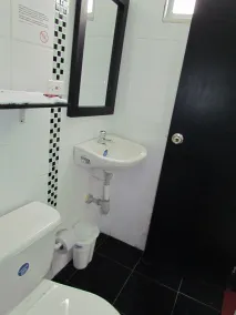 Hotel Diamonds - Bathroom