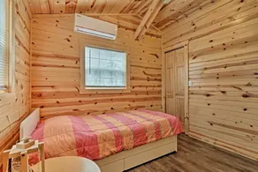 Cozy Bidwell Cabin w/ Deck: Trail & Creek Access! - Innvendig