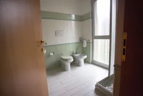 Hotel Leonardo - Bathroom