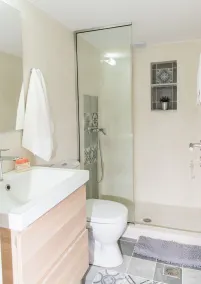 Emerald Lake Studios - Bathroom