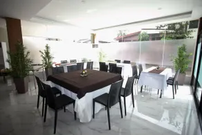 Embassy Hotel - Restaurant