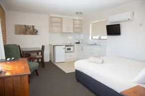 Centralpoint Motel - Room