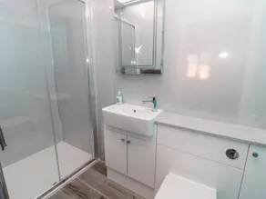 3 The Paddock - Badezimmer