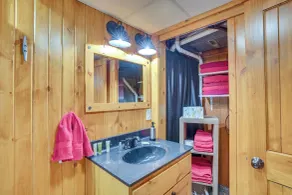 Waterfront Crofton Cabin - Boat Dock & Fire Pit! - Innvendig