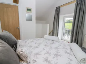Field View - Room