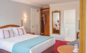 Abbey Lodge - Bathroom