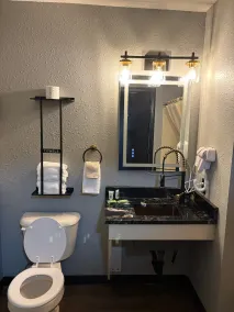 Plymouth Suites - Bad
