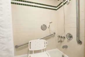 Days Inn by Wyndham Alexander City - Baño