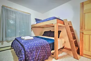Ludlow Home w/ Hot Tub, Near Okemo Resort! - Innenbereich