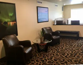 Aspen Suites Hotel Homer - Coin salon dans le hall