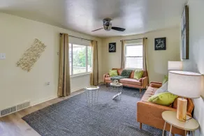 14 Mi to Pittsburgh: Clairton Trailside Retreat - Interior