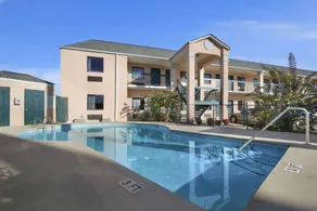Days Inn By Wyndham Lexington-Columbia - Piscine