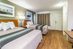 HomeTowne Studios by Red Roof Houston - Northwest - Room