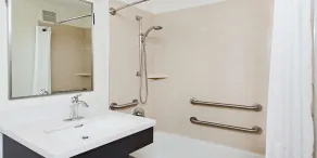 MainStay Suites- Kansas City Overland Park - Bathroom