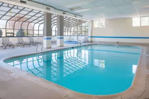 Ramada by Wyndham Downtown Spokane - Piscine