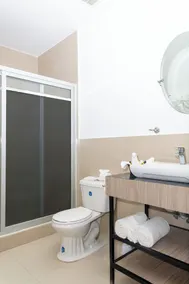 Pickwick Park View Hotel - Bathroom