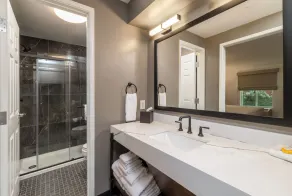 The Ohioan Hotel and Event Center - Bathroom