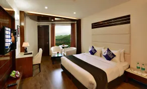JK Clarks Exotica - Centrally Located with Stunning Valley View - Room
