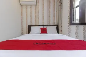 RedDoorz Plus @ Paal 2 Manado - Habitación