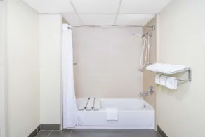 Days Inn by Wyndham Oak Grove/Ft. Campbell - Salle de bain
