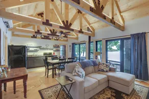 Lakefront Hartford Cabin w/ Canoe & Boat Ramp - Innvendig
