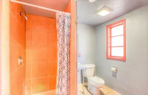 Sin City Hostel - Bathroom