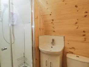 The Log Cabin - Bathroom