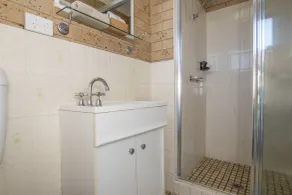 Coast Inn Motel - Bathroom