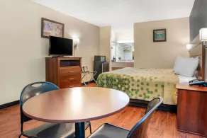 Econo Lodge Inn & Suites Forest - Chambre