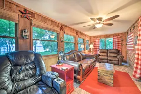 Charming Lakefront Home w/ Grill & Fire Pit! - Innvendig