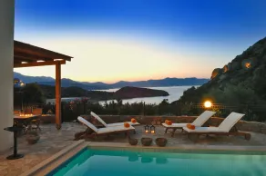 Spacious villa with private pool and sea view, just 150 meters from the sea - Pool