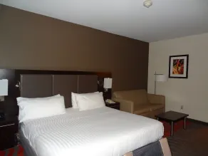 Holiday Inn Express Hotel & Suites Columbus Southeast Groveport by IHG - Room