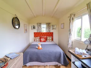 Foxes Den - Rom
